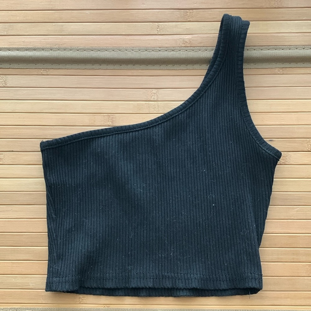 One shoulder crop too